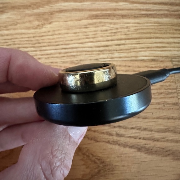 Oura Ring Gen 3 Horizon in Gold (Size 8) - Picture 5 of 9